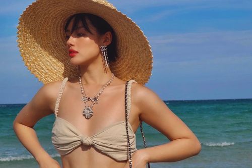 Bị soi vòng một phẳng lì, Khánh Linh bức xúc đáp trả