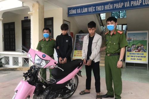 Bắt 2 đối tượng cướp giật điện thoại ở phố đi bộ Vinh