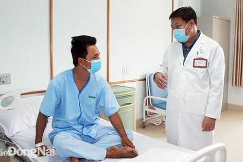 Gần 9 giờ đồng hồ thực hiện kỹ thuật mới phẫu thuật cắt bỏ khối u trực tràng cho bệnh nhân