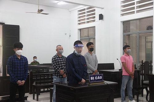 Gây án chỉ vì đụng ghế trong lúc nhậu