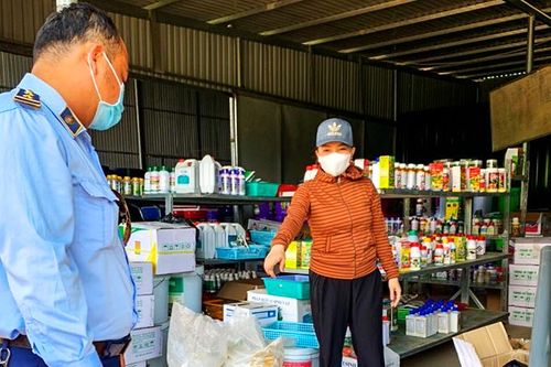 Khánh Sơn: 2 cơ sở kinh doanh phân bón, thuốc bảo vệ thực vật bị xử phạt
