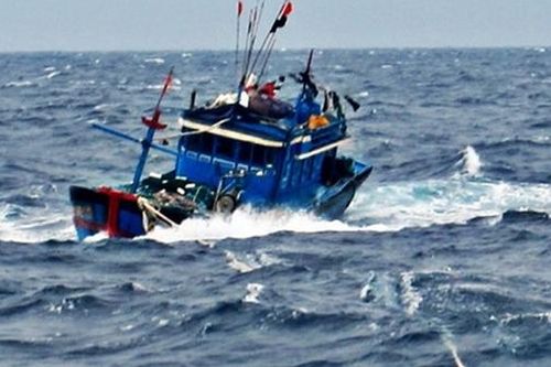 Tàu cá Phú Yên kịp thời cứu nạn 9 ngư dân Bình Định