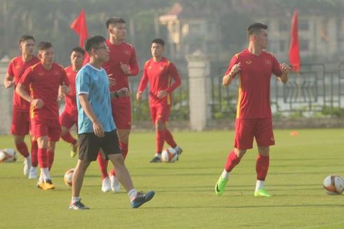 Tiến Linh tập luyện bình thường giữa tin đồn chấn thương