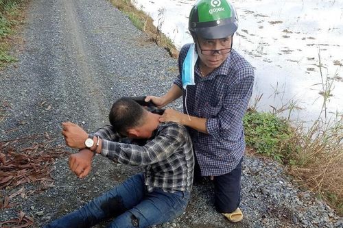 Bị đạp gãy chân, trinh sát hình sự vẫn bắt được kẻ truy nã