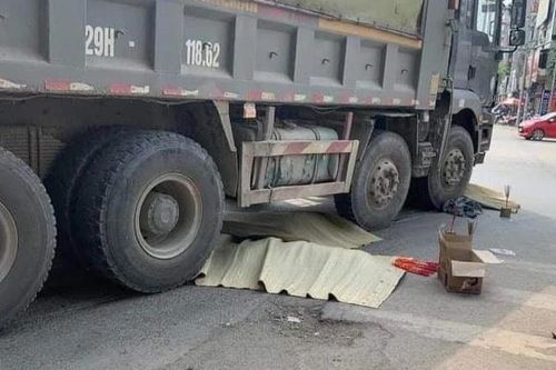 3 người cùng gia đình tử vong dưới bánh xe tải