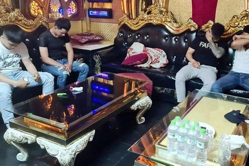 Phát hiện, xử lý nhiều đối tượng tổ chức sử dụng ma túy trong 2 quán karaoke