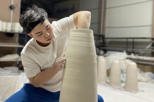 Nghệ nhân 25 tuổi mang 'tiếng nói' cho đất