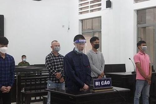 Cùng vào tù vì đánh nhau bởi đụng ghế trong lúc nhậu