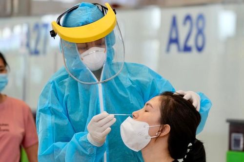 Test Covid-19 khi nhập cảnh là làm khó người dân và khách quốc tế