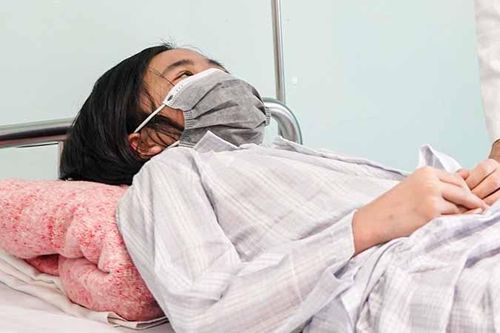 Nổi chấm đen trên mặt nghĩ dị ứng nhưng trẻ đi khám phát hiện suy tủy xương