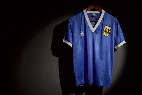 Áo thi đấu của Maradona có giá cao kỷ lục