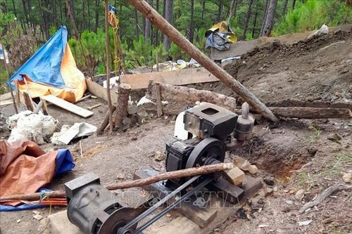 Bắt quả tang 4 đối tượng khai thác thiếc trái phép tại Lâm Đồng