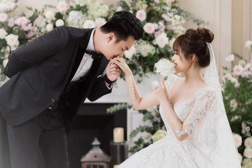 Anh Tuấn 'Phố trong làng' hạnh phúc khoe loạt ảnh cưới bên bà xã xinh đẹp