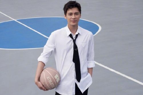 Ở tuổi 35, Lý Dịch Phong vẫn khiến netizen không thể rời mắt bởi tạo hình 'thanh xuân vườn trường'