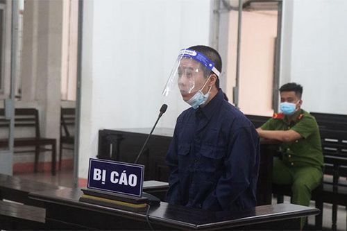 Lãnh 12 năm tù vì bênh mẹ, chém người