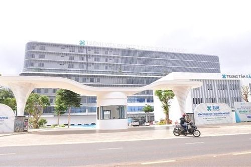 Người nhà tố bệnh viện vì sau sinh mổ sản phụ bị gãy xương sườn