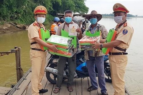 Đình chỉ hoạt động 2 bến đò tự phát qua sông Thu Bồn