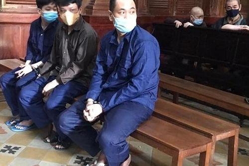 Mâu thuẫn vì sàm sỡ nữ nhân viên phục vụ, người tử vong, kẻ vào tù