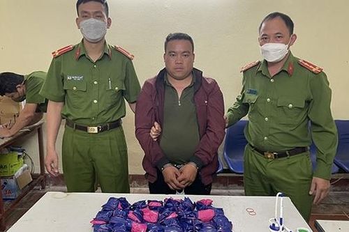 Bắt đối tượng đang 'cõng' 30.000 viên MTTH
