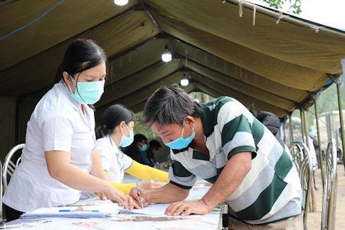 Việt Nam dừng khai báo y tế nội địa