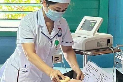 Nỗi lòng của những người làm công việc chăm sóc sức khỏe sản phụ và trẻ sơ sinh