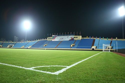 Sân Thiên Trường sáng đèn đến nửa đêm để đề phòng sự cố