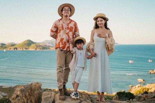 Vợ chồng nghỉ việc một tháng, đưa con đi xuyên Việt