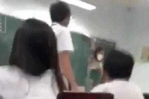 Tạm đình chỉ giáo viên đánh học sinh 6 roi vì ngáp to trong lớp