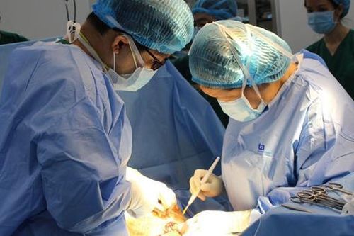 Mổ cấp cứu 'bắt con' cho sản phụ bị nhau tiền đạo, nhau cài răng lược nguy hiểm