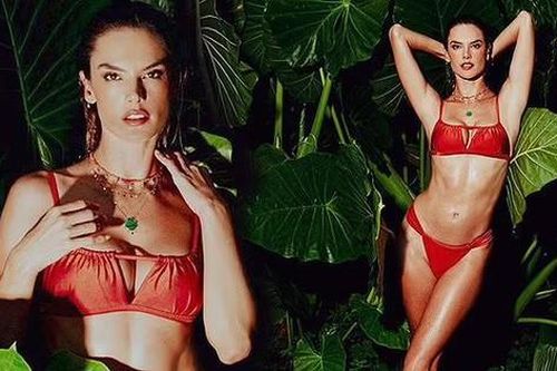 Alessandra Ambrosio trình diễn bikini gợi cảm 'thiêu đốt'