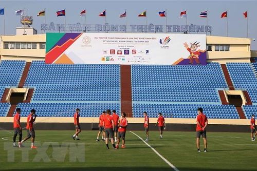 Các huấn luyện viên đánh giá cao cơ sở vật chất tại sân Thiên Trường