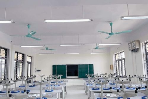 Quạt trần rơi trúng người học sinh khi học: Cần ổn định tâm lý toàn trường
