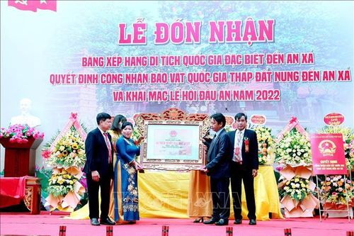Đón Bằng xếp hạng di tích quốc gia đặc biệt đền An Xá và Bảo vật quốc gia tháp đất nung