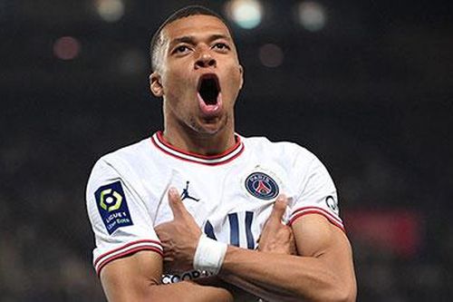 Mẹ Mbappe phủ nhận con trai gia hạn với PSG, mở đường tới Real?