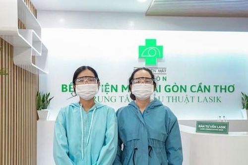 Điều trị thành công 2 bệnh nhân bị cận bẩm sinh rất nặng