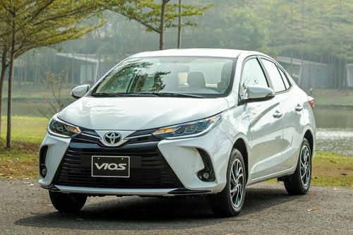 Nhiều mẫu ô tô nội tăng giá khi khách hàng mua xe 'chạy thuế' tăng cao