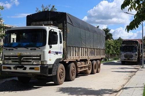 Hàng loạt vụ vận chuyển hàng lậu ở vùng giáp biên