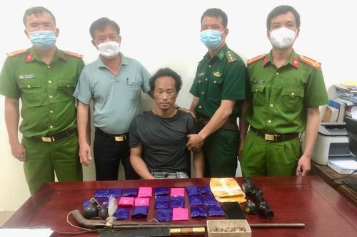 Vây bắt đối tượng dùng vũ khí nóng đi buôn ma túy
