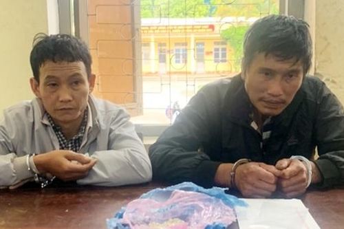 Giấu heroin trong gương chiếu hậu xe máy