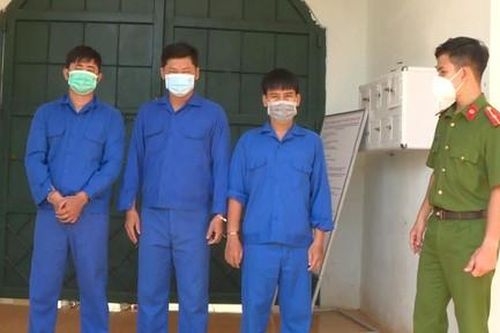 Đắk Nông: Khởi tố nhóm đối tượng tạt sơn vào shop thời trang để dằn mặt
