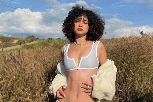 Nhan sắc người đẹp tóc xù với hai bàn tay 8 ngón dự thi Miss Universe Vietnam 2022