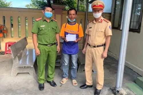Bị trộm lấy hết tài sản, người đàn ông đi bộ 15 ngày từ TP.HCM về quê