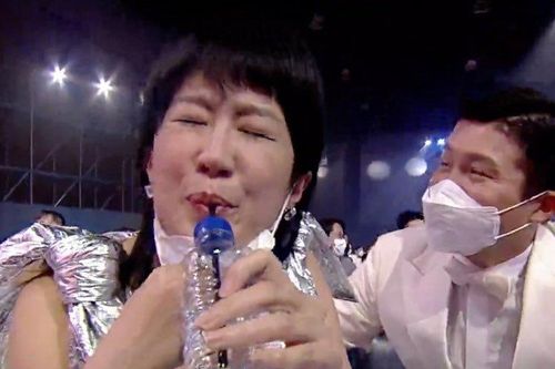 Biểu cảm hài hước của nữ diễn viên Hàn khi trượt giải Baeksang
