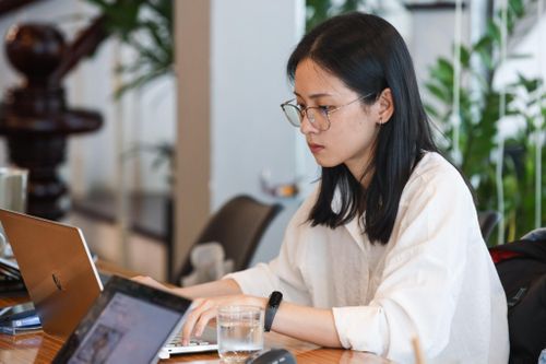 Mua chỗ ngồi họp, chạy deadline trong quán cà phê ở TP.HCM