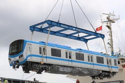 Đoàn tàu cuối cùng của Metro số 1 cập cảng Khánh Hội