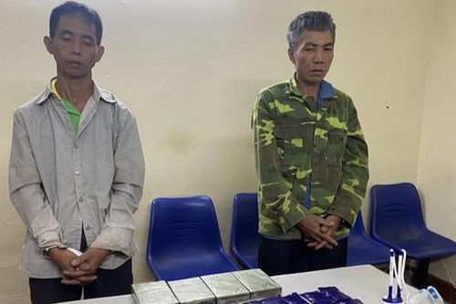 Bắt giữ 2 đối tượng, thu giữ 4 bánh heroin và 12.000 viên ma túy