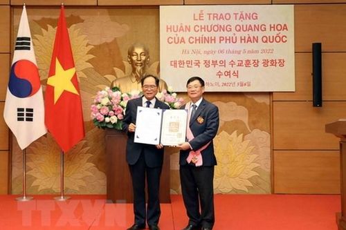 Ông Trần Văn Túy được Hàn Quốc tặng Huân chương Quang Hoa