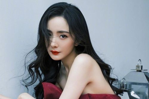 Hậu ly hôn Lưu Khải Uy, Dương Mịch hơn một năm không về thăm con gái
