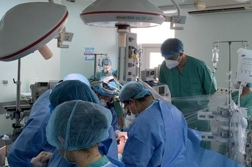 Chạy đua thời gian thực hiện ca ghép tim xuyên Việt