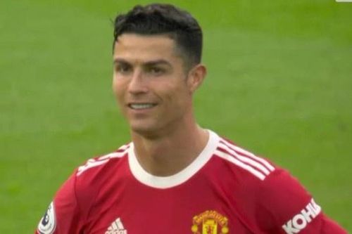 Ronaldo cười khi MU để thủng lưới